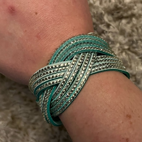 Mint green bracelet - Picture 4 of 5